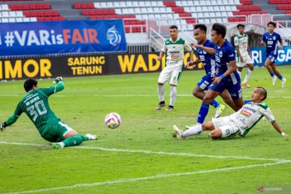 Riko Simanjuntak Bersiap Memimpin PSS Sleman Menghadapi Persija Jakarta