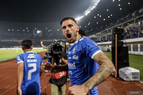 Tyronne Del Pino Resmi Perpisah dengan Persib Bandung