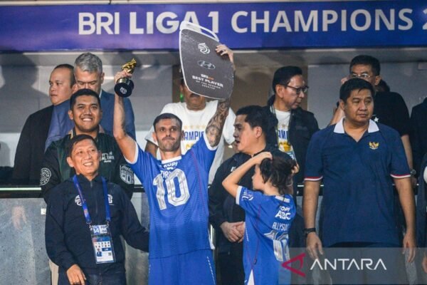 Certainly! Here are some alternate title suggestions for "Jadwal dan daftar tim peserta Piala Presiden 2025":

1. "Rencana dan Peserta Piala Presiden 2025"
2. "Jadwal Pertandingan dan Tim yang Ikut Piala Presiden 2025"
3. "Daftar Tim dan Jadwal Piala Presiden 2025"
4. "Info Lengkap: Tim dan Jadwal Piala Presiden 2025"
5. "Piala Presiden 2025: Jadwal Pertandingan dan Daftar Tim"
6. "Jadwal dan Kontestan Piala Presiden 2025"
7. "Peserta dan Jadwal Piala Presiden 2025"
8. "Panduan Jadwal dan Tim Piala Presiden 2025"

Feel free to choose any of these or mix and match elements to create your perfect title!