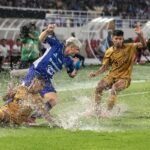 Berikut adalah beberapa alternatif judul untuk "PSIM Pertimbangkan Stadion Manahan Jadi Kandang Alternatif":

1. "PSIM Evaluasi Stadion Manahan Sebagai Pilihan Kandang Baru"
2. "PSIM Siasati Stadion Manahan Sebagai Markas Cadangan"
3. "PSIM Rencanakan Stadion Manahan Sebagai Kandang Alternatif"
4. "Stadion Manahan: Pilihan Kandang Cadangan dari PSIM"
5. "PSIM Tinjau Stadion Manahan Sebagai Lokasi Kandang Baru"
6. "PSIM Menjelajahi Stadion Manahan Sebagai Opsi Markas"
7. "Alterasi Kandang: PSIM Pertimbangkan Stadion Manahan"

Semoga salah satu dari judul-judul ini sesuai dengan yang Anda cari!