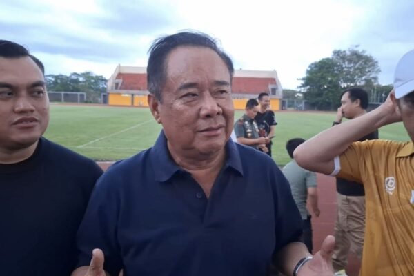 Berikut beberapa alternatif judul yang bisa digunakan untuk "Operasional Sumsel United Gunakan Dana Pribadi Karena Belum Bersponsor":

1. "Sumsel United Beroperasi dengan Dana Pribadi: Belum Ada Sponsor"
2. "Ketahanan Sumsel United: Memanfaatkan Dana Pribadi di Tengah Tantangan Sponsorship"
3. "Sumsel United: Menjalankan Operasional dengan Modal Sendiri Karena Kekurangan Sponsor"
4. "Kemandirian Sumsel United: Mengandalkan Dana Pribadi Sebelum Mencari Sponsor"
5. "Operasional Sumsel United Tanpa Sponsor: Dana Pribadi Jadi Andalan"
6. "Sumsel United: Perjalanan Operasional Dikenakan Biaya Pribadi Tanpa Dukungan Sponsor"
7. "Menghadapi Tantangan Sponsorship: Sumsel United Gunakan Dana Pribadi untuk Operasional"

Silakan pilih atau modifikasi sesuai kebutuhan!