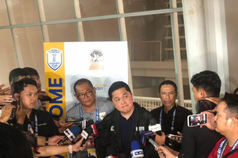 Berikut beberapa alternatif judul untuk "Ketum PSSI Yakin Jumlah Penonton Meningkat Ketika Hadapi Filipina":

1. "Ketua PSSI Optimis Penonton Meningkat Dalam Laga Melawan Filipina"
2. "PSSI Percaya Diri Jumlah Penonton Akan Naik Saat Bertemu Filipina"
3. "Ketum PSSI: Antusiasme Penonton Meningkat Saat Hadapi Filipina"
4. "PSSI Yakini Kenaikan Penonton Di Pertandingan Melawan Filipina"
5. "Optimisme PSSI Terhadap Lonjakan Penonton Saat Jumpa Filipina" 

Silakan pilih yang sesuai!