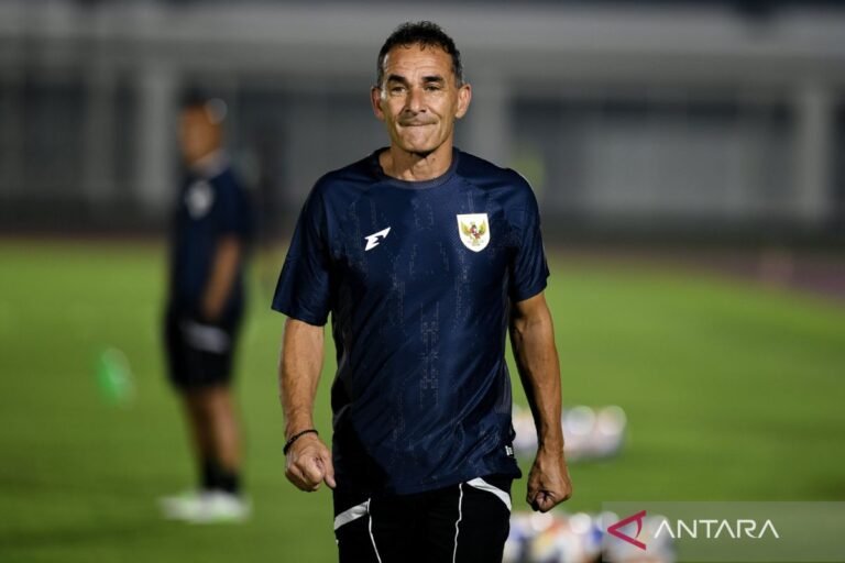 Berikut adalah beberapa alternatif judul untuk "Vanenburg Masih Beri Catatan untuk Permainan Indonesia U23":

1. "Vanenburg Tawarkan Catatan Penting untuk Performa Tim U23 Indonesia"
2. "Catatan Berharga Vanenburg untuk Tim U23 Indonesia"
3. "Vanenburg Berikan Masukan untuk Meningkatkan Permainan U23 Indonesia"
4. "Sorotan Vanenburg terhadap Kinerja Tim U23 Indonesia"
5. "Dari Vanenburg: Rekomendasi untuk Perkembangan Permainan Indonesia U23"
6. "Vanenburg Sampaikan Kritikan Konstruktif untuk Indonesia U23"
7. "Insight Vanenburg untuk Meningkatkan Kualitas Permainan U23 Indonesia"

Silakan pilih atau modifikasi sesuai kebutuhan!