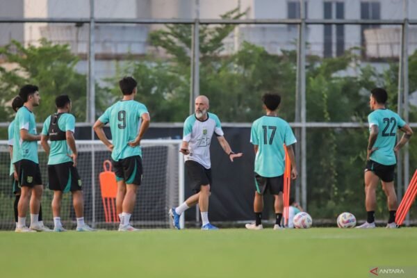 Eduardo Perez Ajak Persebaya Surabaya Waspadai Ancaman dari PSIM Yogyakarta