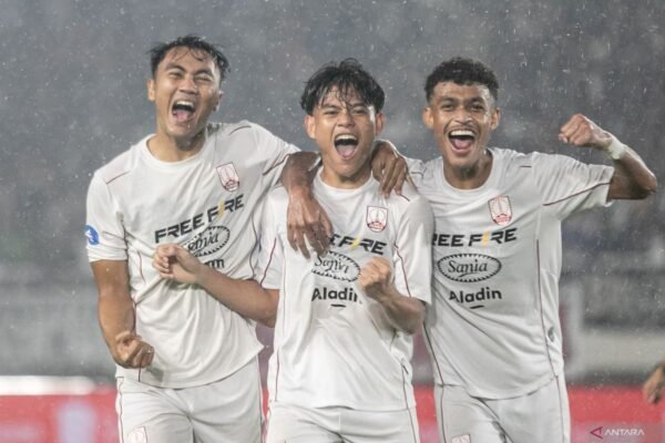 Sure! Here are some alternate title suggestions for "Jadwal Lengkap Persis Solo di Super League Musim 2025/2026":

1. "Penuh Aksi: Jadwal Persis Solo di Super League 2025/2026"
2. "Rincian Pertandingan Persis Solo di Super League Musim 2025/2026"
3. "Jadwal Pertandingan Komprehensif Persis Solo di Super League 2025/2026"
4. "Persis Solo: Seluruh Jadwal di Super League 2025/2026"
5. "Kalender Pertandingan Persis Solo untuk Musim 2025/2026 di Super League"
6. "Agenda Lengkap Persis Solo di Super League Musim 2025/2026"
7. "Ikuti Jejak Persis Solo: Jadwal Super League 2025/2026"
8. "Persis Solo di Super League: Jadwal Pertandingan 2025/2026"
9. "Menyongsong Tantangan: Jadwal Persis Solo di Super League 2025/2026"
10. "Super League 2025/2026: Lihat Jadwal Pertandingan Persis Solo"

Feel free to modify any of these titles to better suit your needs!