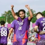 Tentu! Berikut adalah alternatif judul untuk "Williams Lugo Jadi 'Player of the Match'":

1. "Williams Lugo Dinobatkan Sebagai 'Pemain Terbaik Pertandingan'"
2. "Kinerja Gemilang: Williams Lugo Memenangkan Gelar 'Player of the Match'"
3. "Williams Lugo: Bintang Pertandingan Malam Ini"
4. "Kesuksesan Williams Lugo: Dianggap 'Player of the Match'"
5. "Williams Lugo Mengguncang: Terpilih Sebagai 'Pemain Terbaik'"

Semoga bermanfaat!
