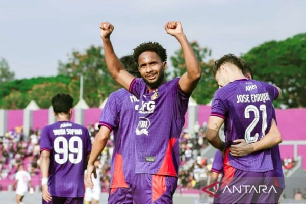Tentu! Berikut adalah alternatif judul untuk "Williams Lugo Jadi 'Player of the Match'":

1. "Williams Lugo Dinobatkan Sebagai 'Pemain Terbaik Pertandingan'"
2. "Kinerja Gemilang: Williams Lugo Memenangkan Gelar 'Player of the Match'"
3. "Williams Lugo: Bintang Pertandingan Malam Ini"
4. "Kesuksesan Williams Lugo: Dianggap 'Player of the Match'"
5. "Williams Lugo Mengguncang: Terpilih Sebagai 'Pemain Terbaik'"

Semoga bermanfaat!