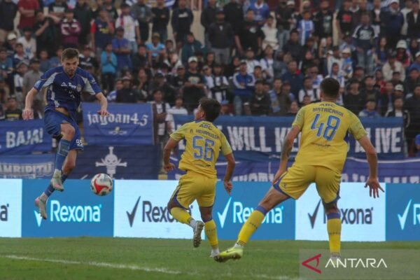 Bojan Hodak: Tak Bisa Memahami Dua Penalti Persib Bandung yang Gagal