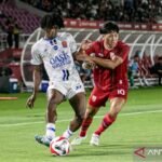 Berikut adalah beberapa alternatif judul untuk "Peter Akui Strategi Persis Tidak Berjalan Ketika Takluk dari Persijap":

1. "Peter Mengakui Strategi Persis Gagal Saat Kalah dari Persijap"
2. "Peter: Tak Ada Rencana yang Berfungsi Saat Kalah dari Persijap"
3. "Kekalahan Persis dari Persijap: Peter Mengakui Kesalahan Strategi"
4. "Strategi Persis Tidak Efektif, Peter Akui Kelemahan Saat Melawan Persijap"
5. "Setelah Kalah dari Persijap, Peter Mengakui Strategi Persis Tidak Optimal"

Apakah ada pilihan tertentu yang Anda sukai, atau apakah Anda ingin lebih banyak alternatif?