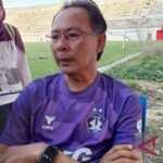 OKS Hadapi Tantangan Musim Hujan dalam Pertandingan Melawan PSM Makassar