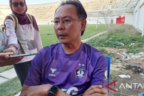 OKS Hadapi Tantangan Musim Hujan dalam Pertandingan Melawan PSM Makassar