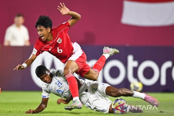 Berikut beberapa alternatif judul untuk "Rangkuman Perjalanan Timnas Indonesia di Piala Dunia U17 2025":

1. "Sorotan Perjalanan Timnas Indonesia di Piala Dunia U17 2025"
2. "Ikhtisar Timnas Indonesia di Piala Dunia U17 2025"
3. "Perjalanan Timnas Indonesia: Piala Dunia U17 2025 Dalam Sorotan"
4. "Rekap Perjalanan Timnas Indonesia di Piala Dunia U17 2025"
5. "Kilasan Perjalanan Timnas Indonesia di Piala Dunia U17 2025"
6. "Capaian Timnas Indonesia di Piala Dunia U17 2025: Rangkuman Lengkap"
7. "Perjalanan Epik Timnas Indonesia di Piala Dunia U17 2025"
8. "Rangkuman Timnas Indonesia: Langkah di Piala Dunia U17 2025"

Silakan pilih atau modifikasi sesuai kebutuhan!