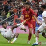 Gol Rizky Ridho ke Gawang Arema FC Masuk Nominasi Puskas Award 2025" bisa diterjemahkan atau diubah judulnya menjadi:

"Rizky Ridho: Gol Spektakuler yang Mengantar Nominasi Puskas Award 2025 untuk Arema FC" 

Atau

"Keajaiban Gol Rizky Ridho: Nominasi Puskas Award 2025 untuk Arema FC!" 

Silakan pilih atau modifikasi sesuai kebutuhan!